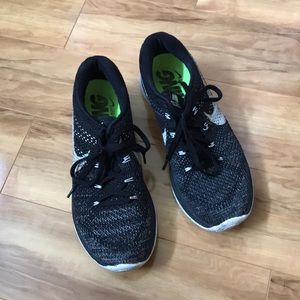 Nike running flyknit shoes